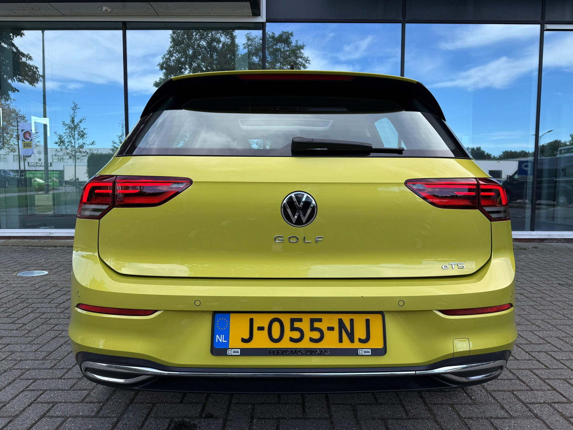 47770555-14.jpg