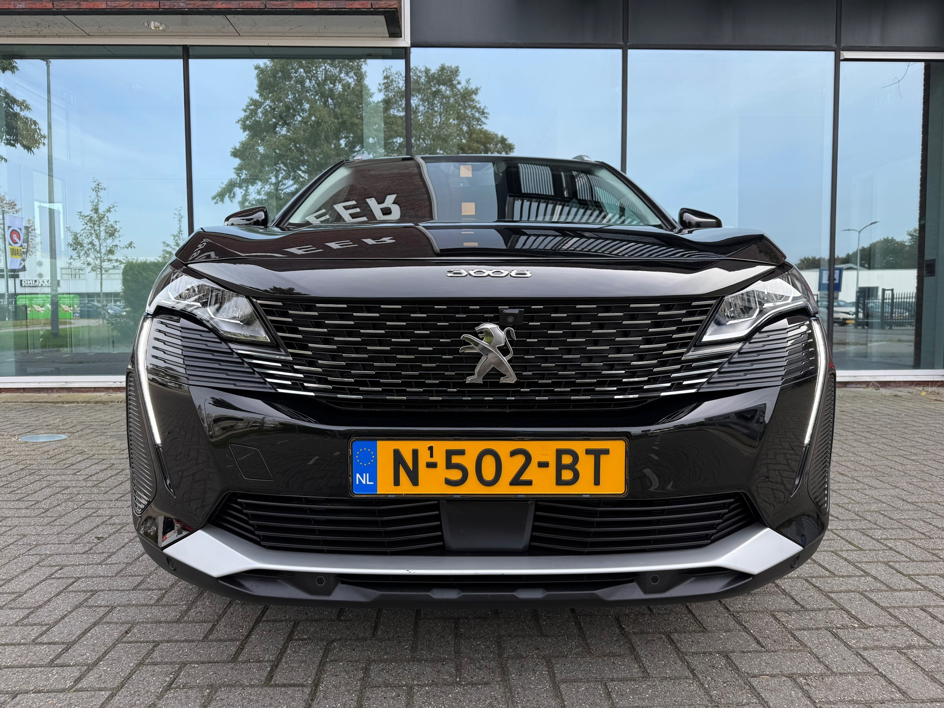 47872364-7.jpg