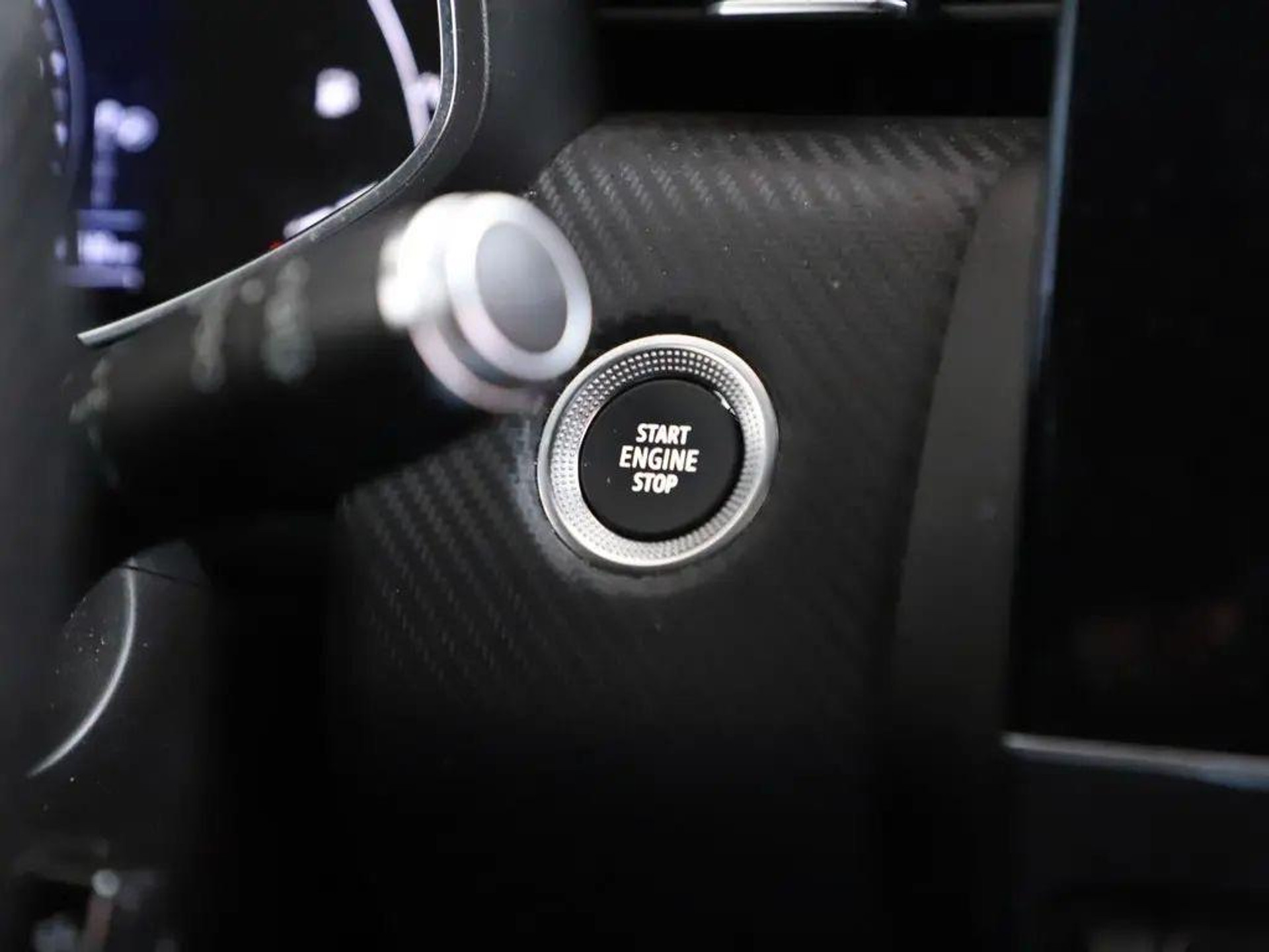 48403798-8.jpg