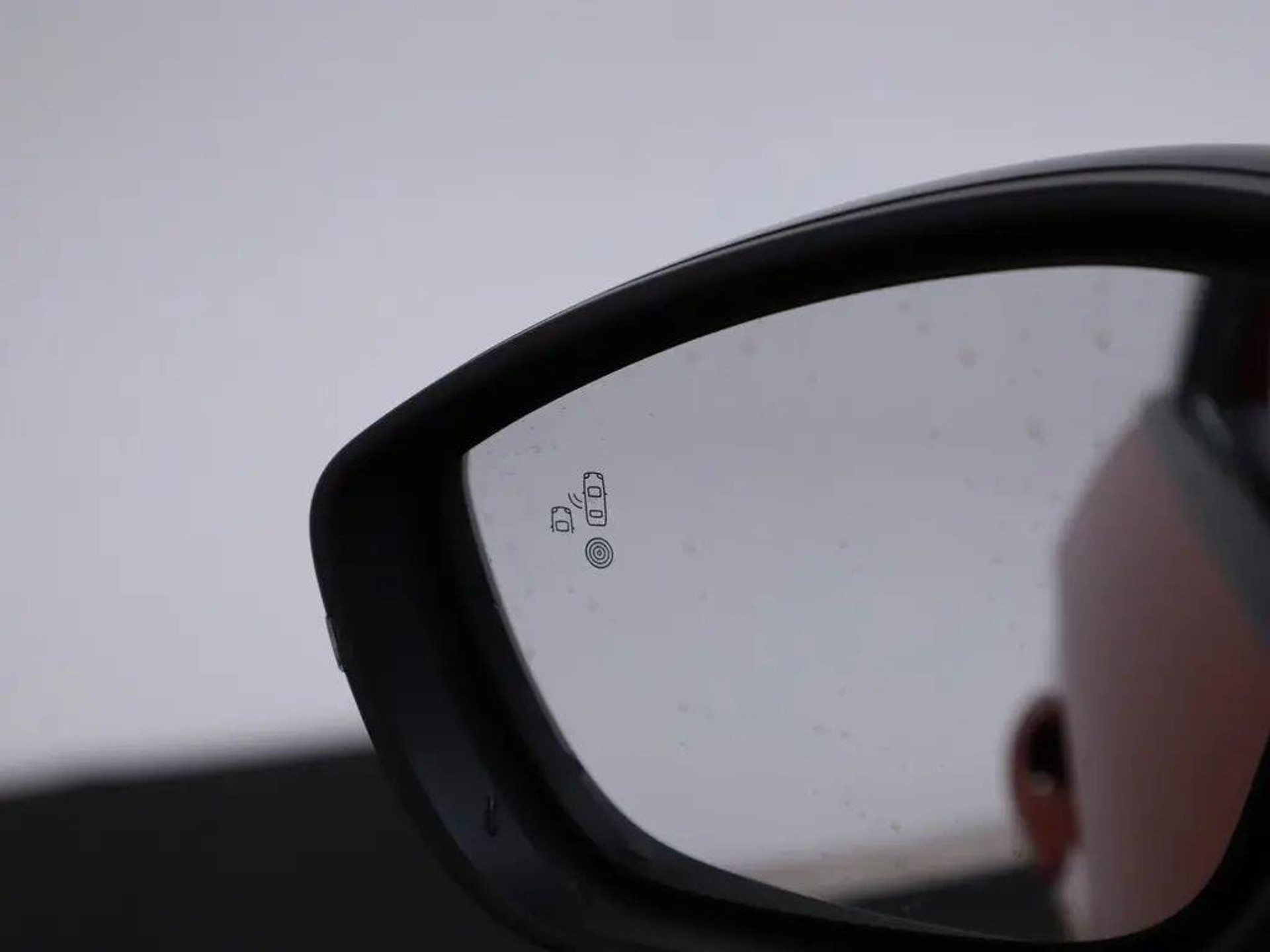 48624131-7.jpg