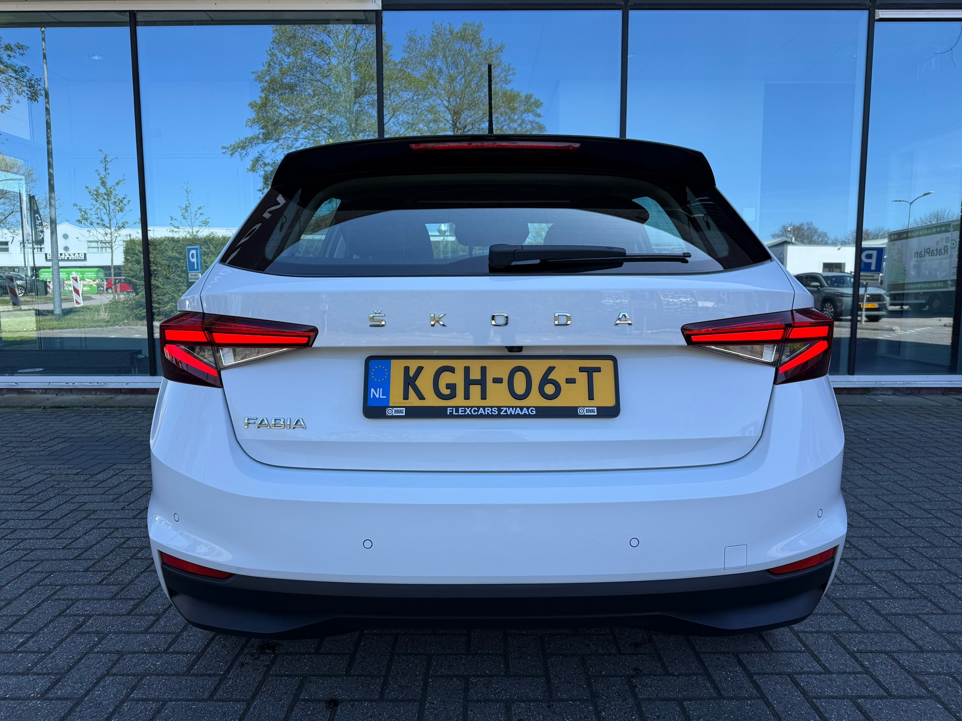 52954189-28.jpg